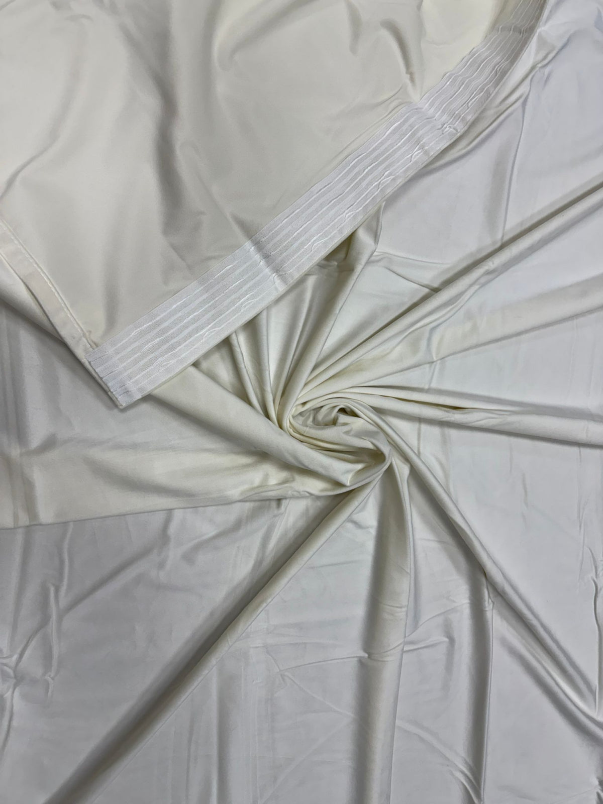 Set Draperii Catifea Simpla Unt -3M x 2.5 Gata Cusute cu Tiv și Rejansă