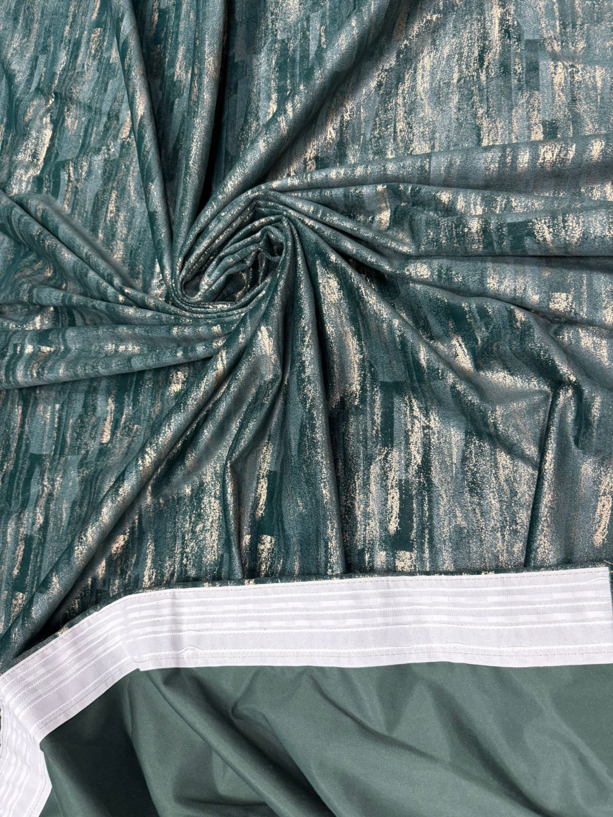 Set Draperii Catifea Verde cu Insertii Aurii Cu Tiv și Rejansă 3M-2.7h