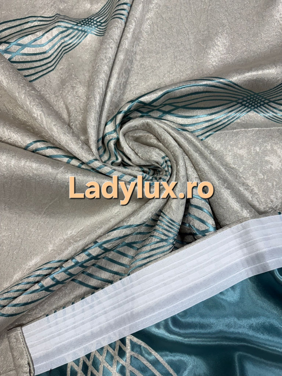 Set Draperii Turcoaz+Crem Gata Cusute cu Tiv si Rejansă, 3M x 2.7 h Model Spiri