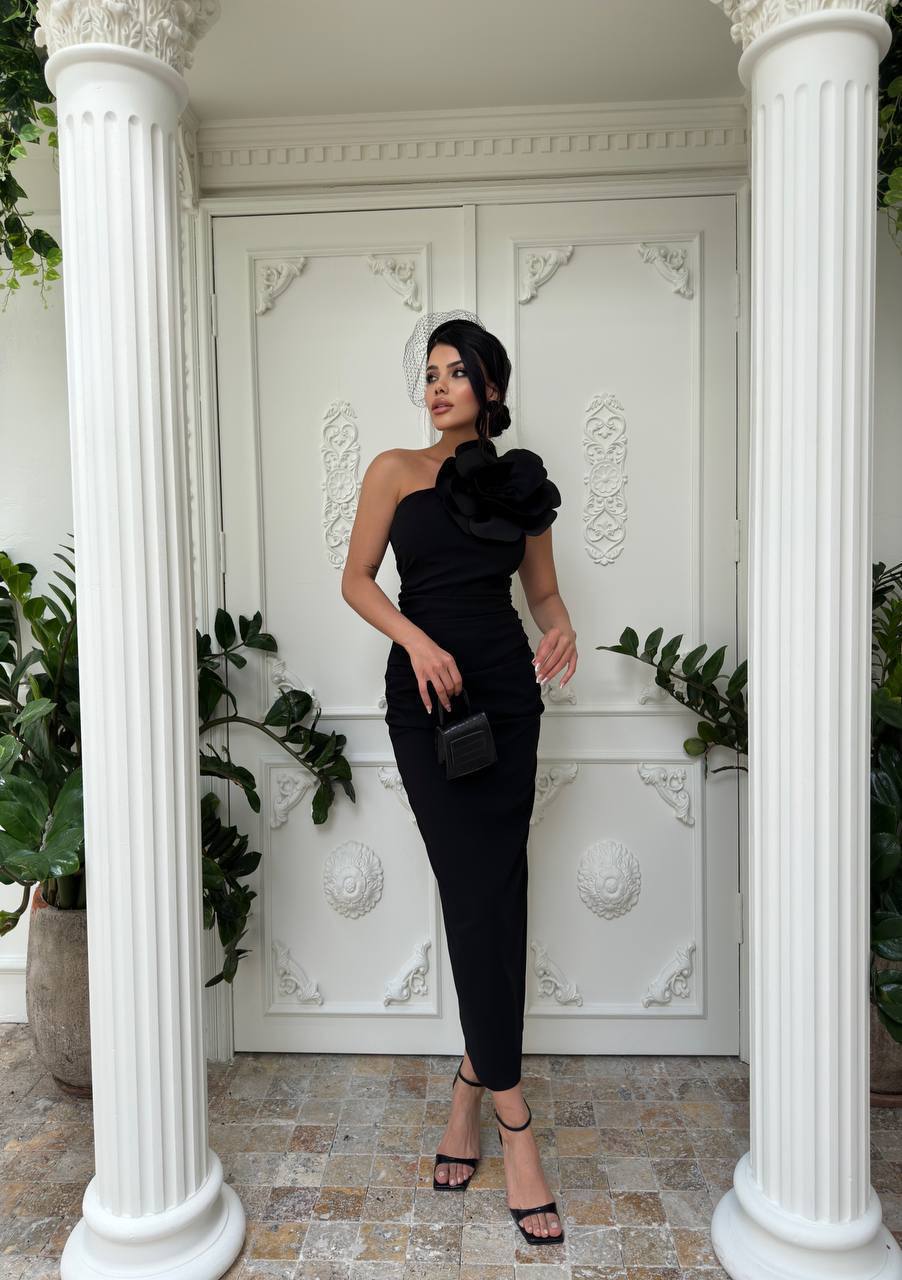 Rochie Midi Asimetrică Neagră cu Detaliu Floral Statement N110062