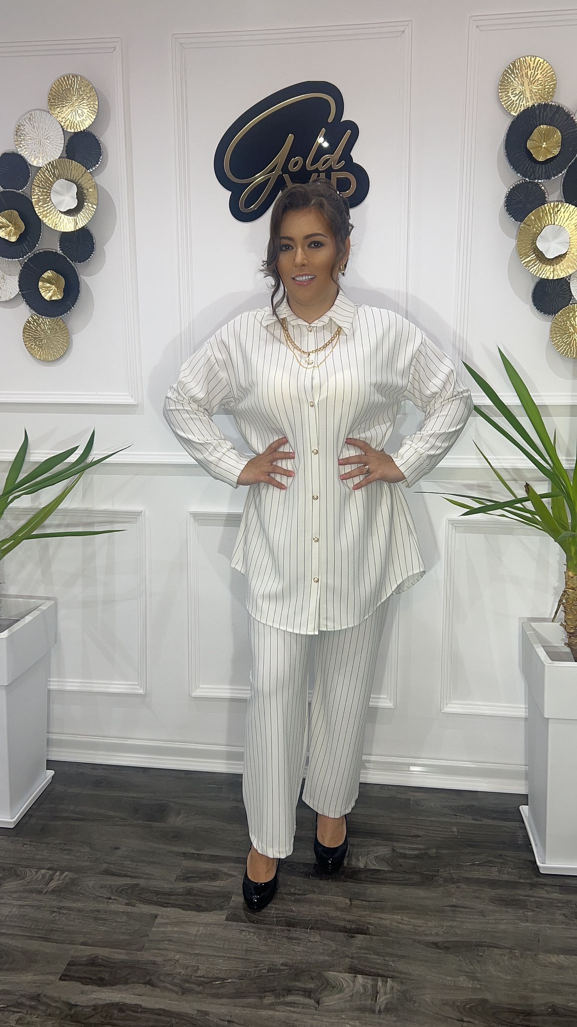 Compleu alb cu dungi negre fine, format din doua piese Oversize Betti