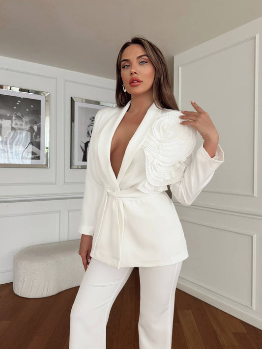 Costum alb Silvet, Sacou si Pantalon cu Floare 3D N110038