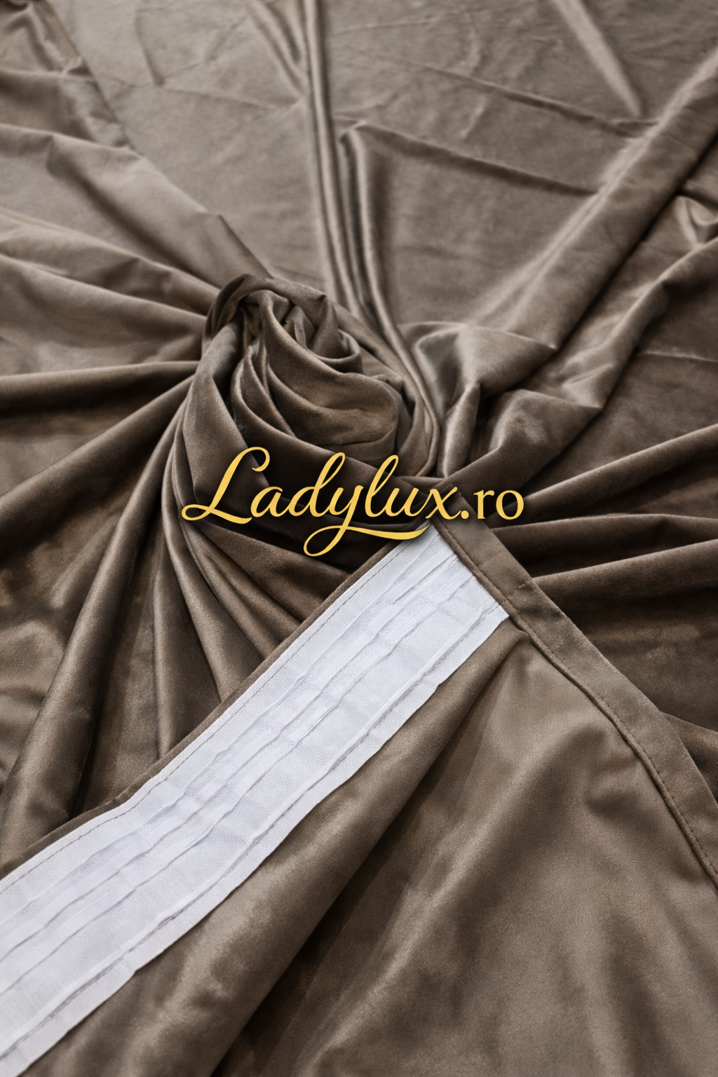 Set Draperii Catifea Simpla  Maro Lucios Cu Tiv si Rejansa 3M-2,7h