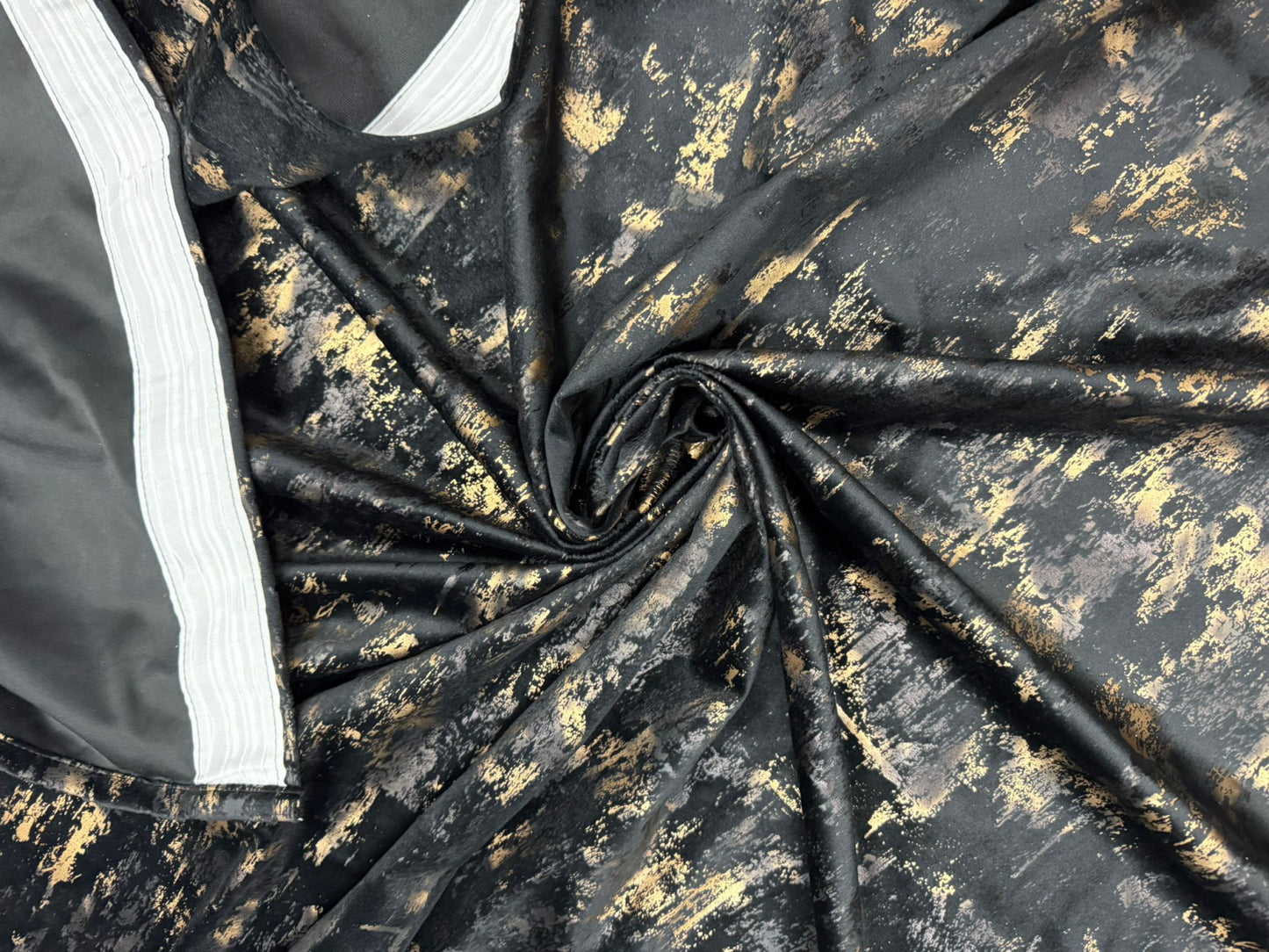 Set Draperii Catifea Negra cu Insertii Aurii  Cu Tiv și Rejansă 3M-2.7h