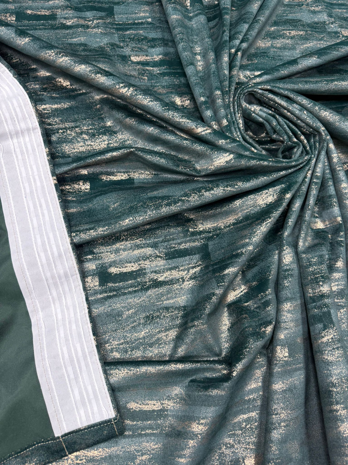 Set Draperii Catifea Verde cu Insertii Aurii  Cu Tiv și Rejansă 3M-2.7h