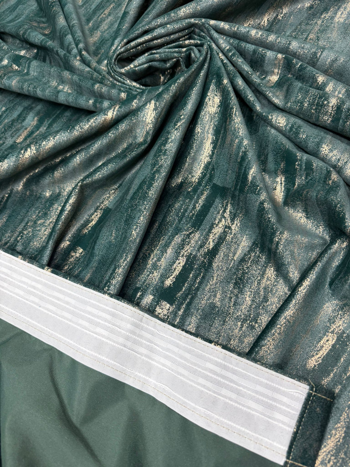 Set Draperii Catifea Verde cu Insertii Aurii  Cu Tiv și Rejansă 3M-2.7h