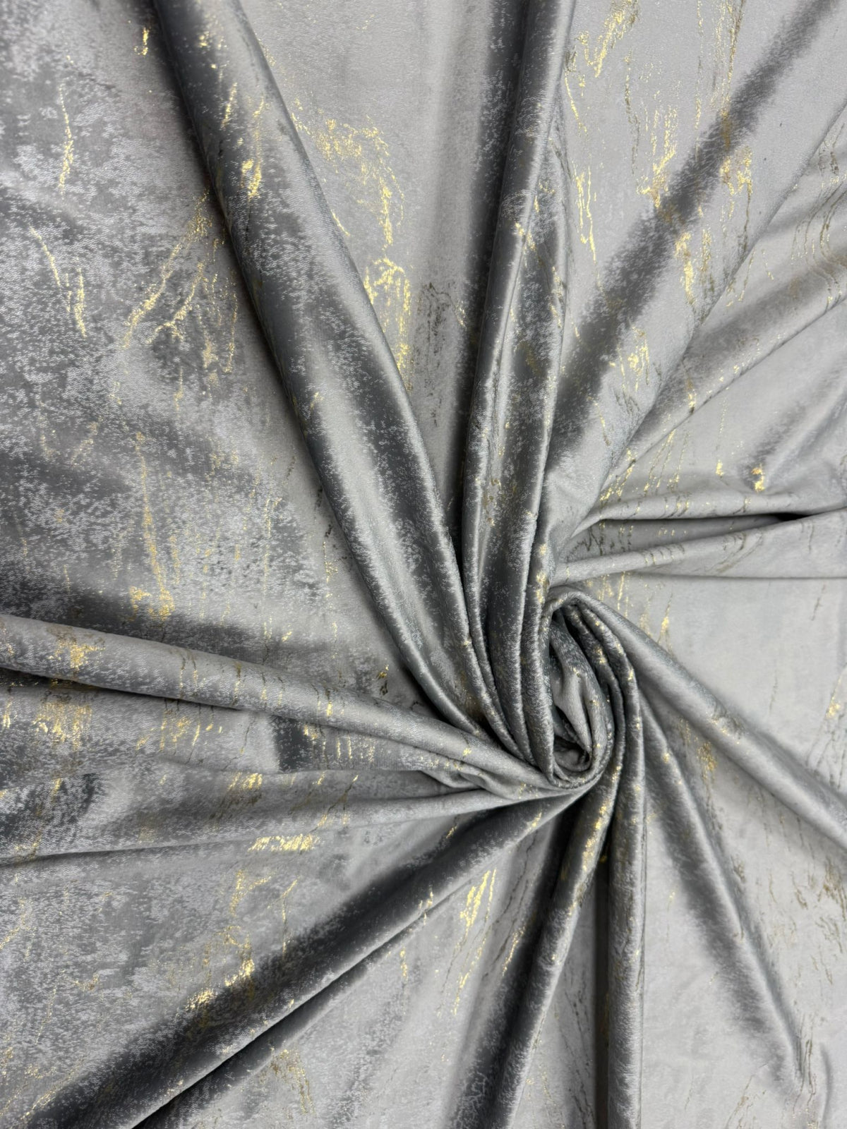 Set Draperii Catifea Gri cu Insertii Aurii  Cu Tiv și Rejansă 3M-2.7h