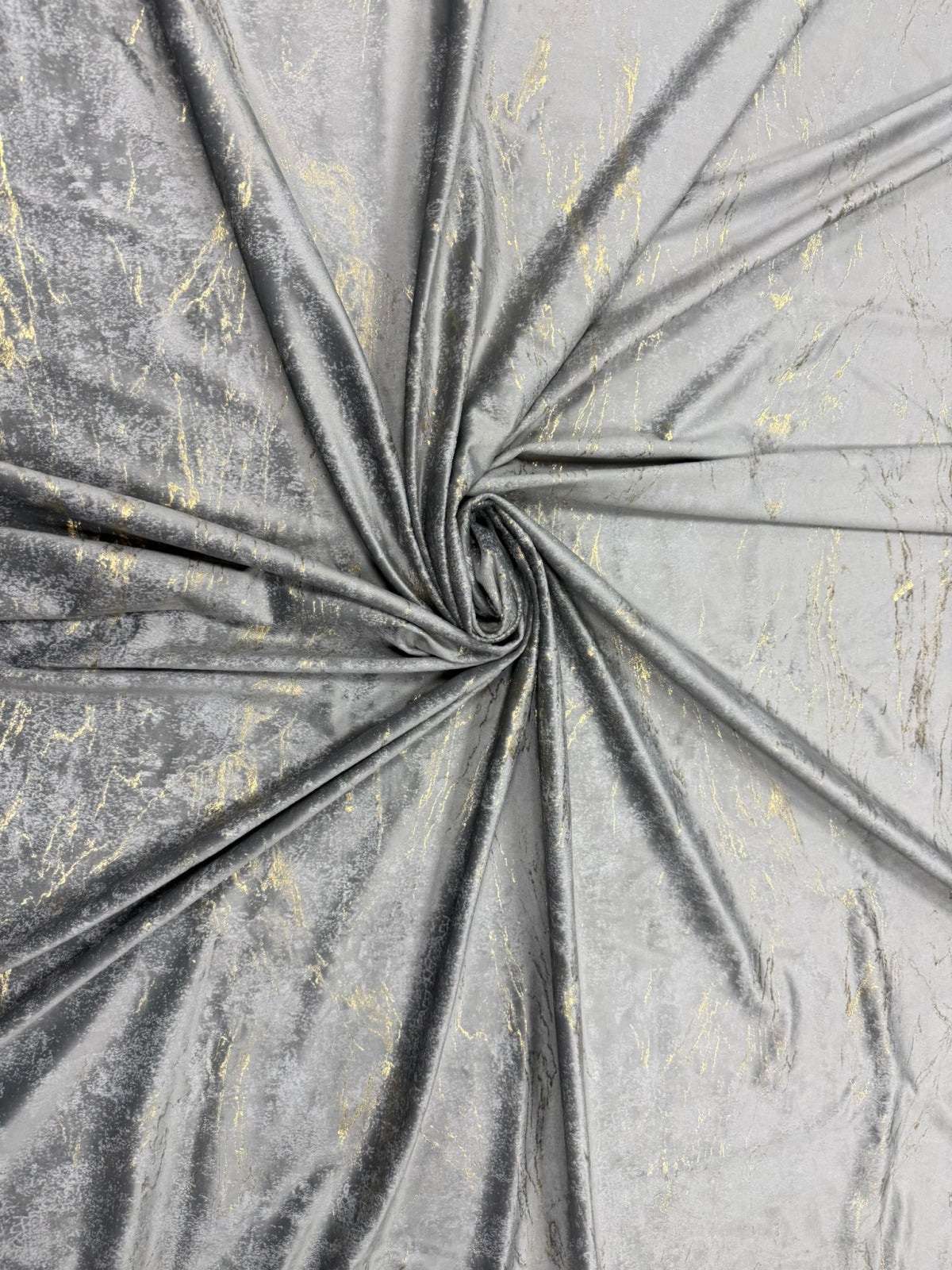 Set Draperii Catifea Gri cu Insertii Aurii  Cu Tiv și Rejansă 3M-2.7h