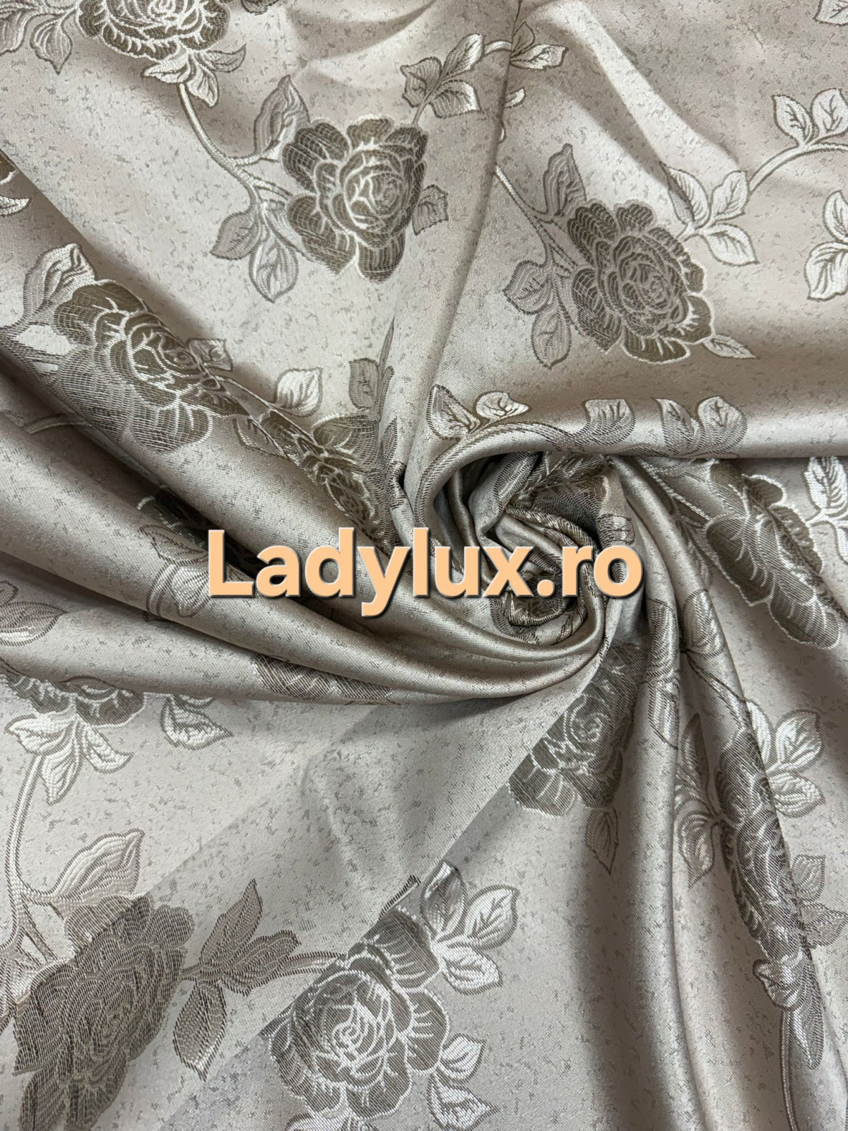 Set Draperii Maro Gata Cusute cu Tiv si Rejansă, 3M x 2.7 h Model Trandafir