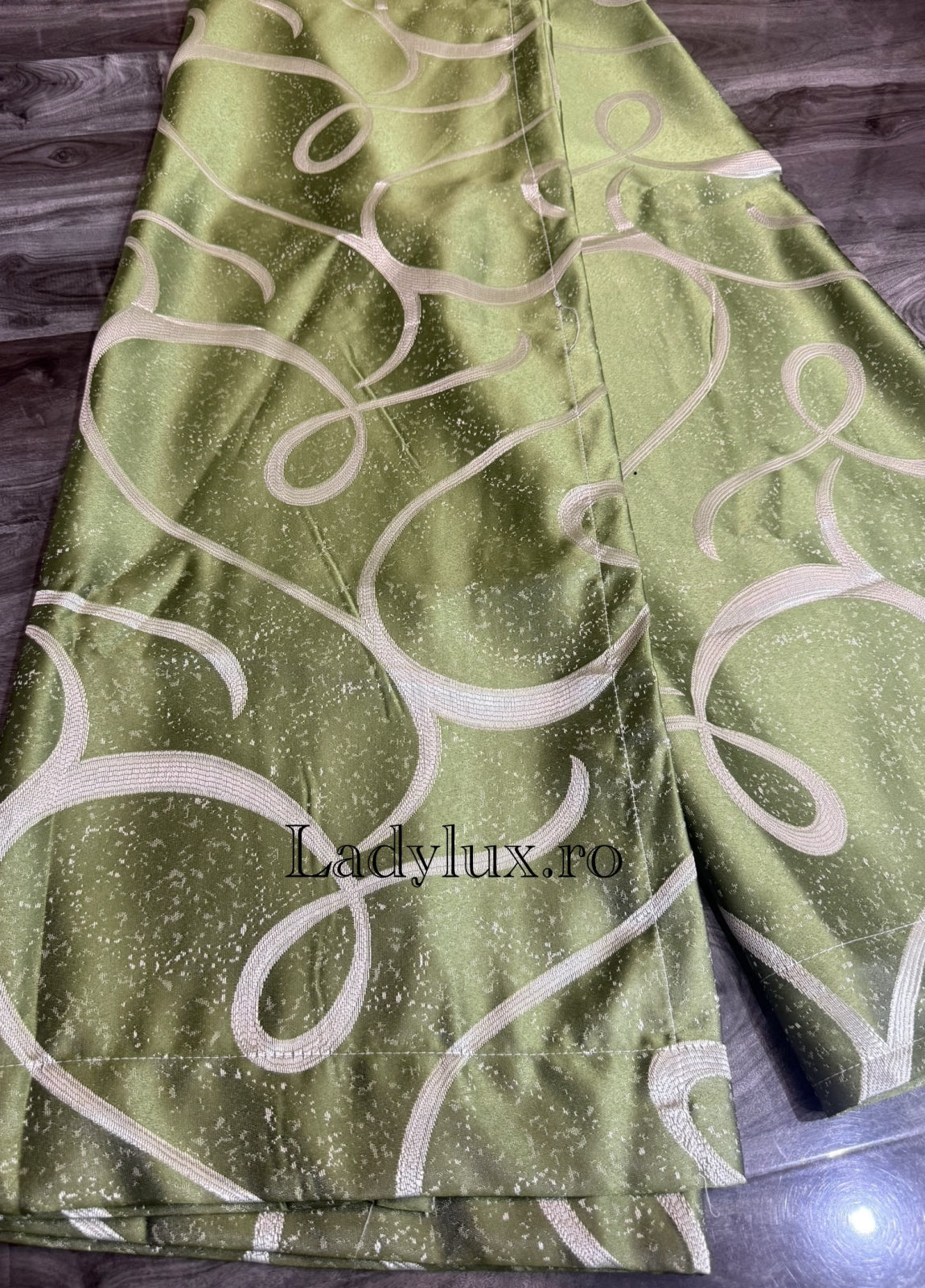 Set Draperii Poliester Verde Model Semnatura 3M x2.7h - Cu Tiv si Rejansă