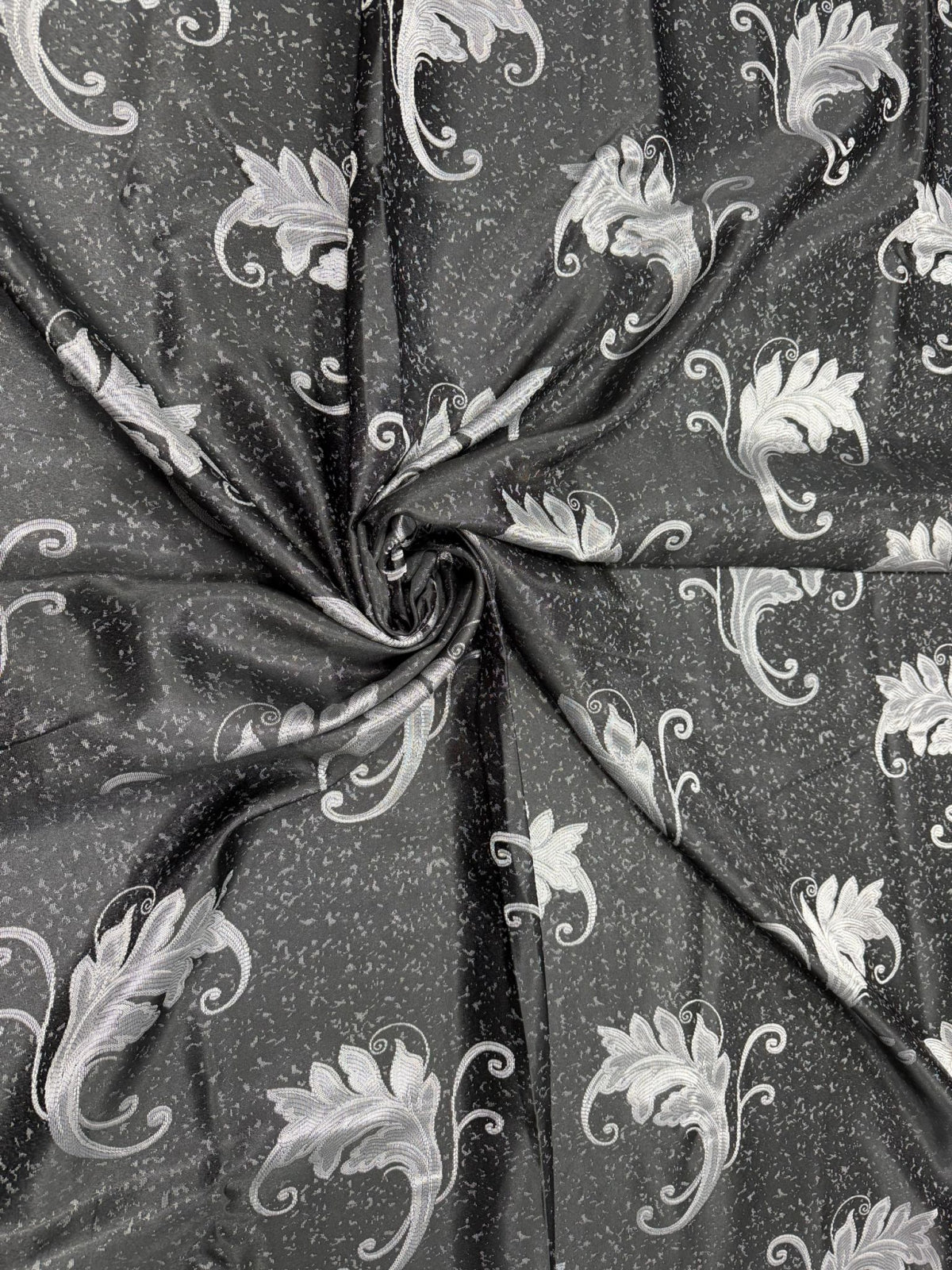 Set Draperii Negru Frunza Gata Cusute cu Tiv si Rejansă, 3M x 2.7 h Model Frunza