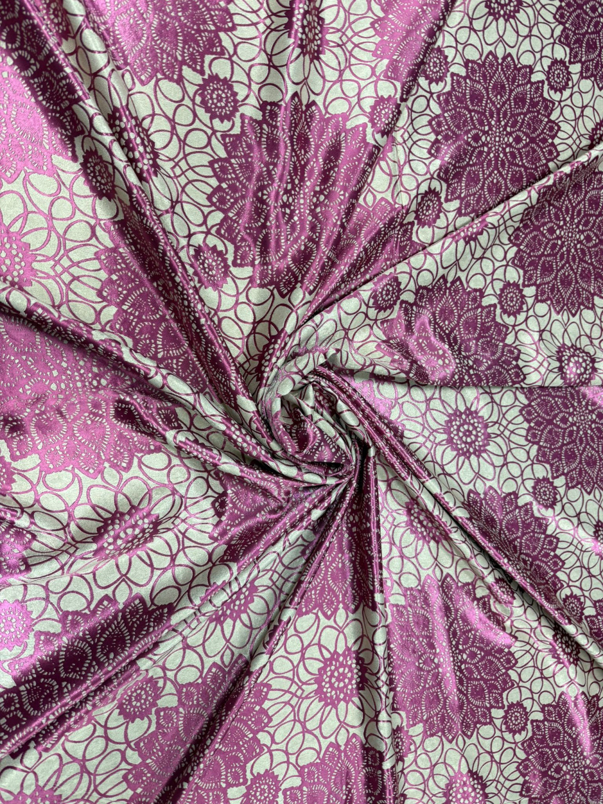 Set Draperii Bej cu Model Roz Gata Cusute cu Tiv si Rejansă, 3M x 2.7 h