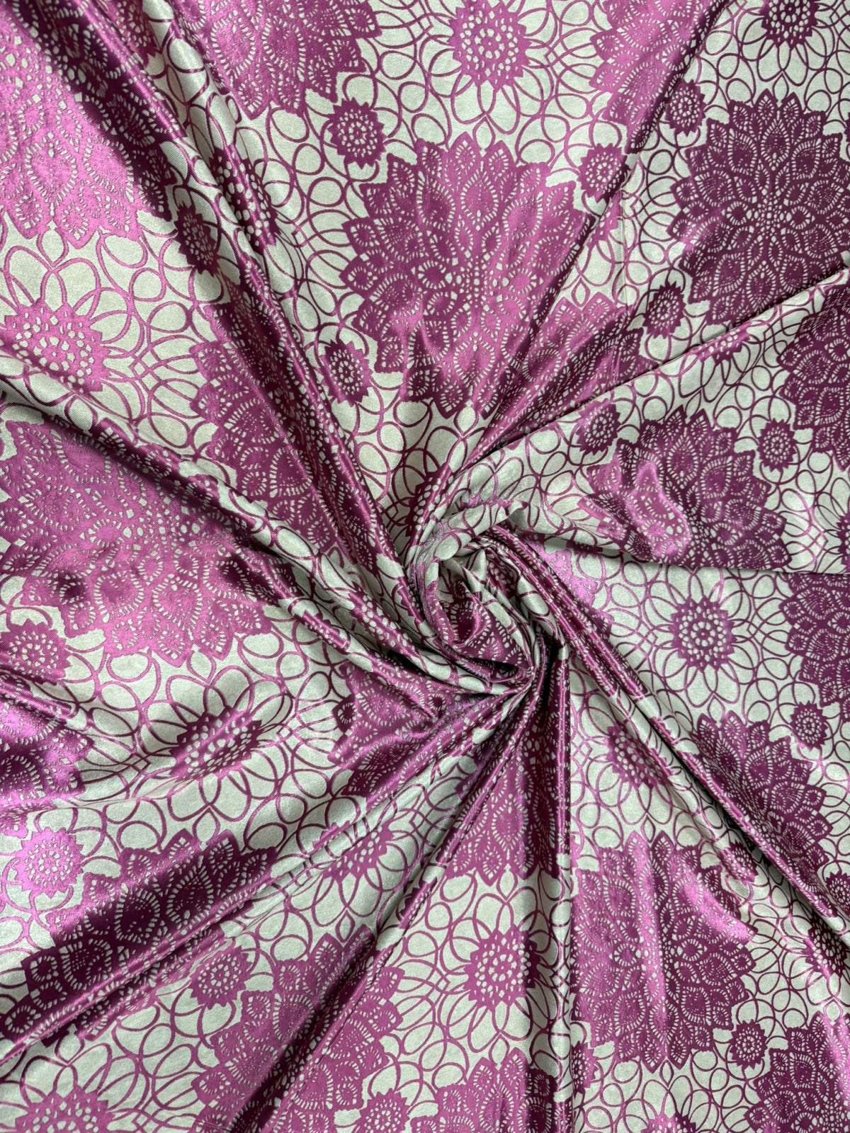 Set Draperii Bej cu Model Roz Gata Cusute cu Tiv si Rejansă, 3M x 2.7 h