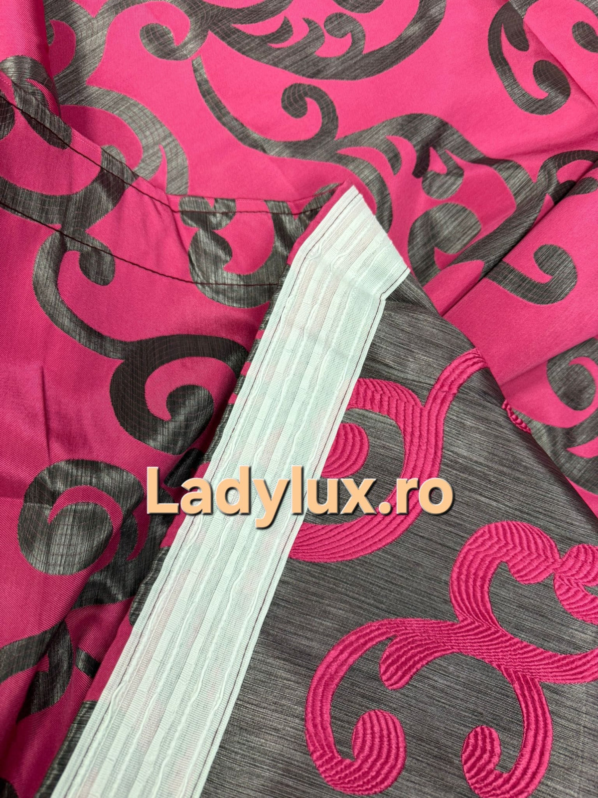 Set Draperii Fucsia Gata Cusute cu Tiv si Rejansă, 3M x 2.7 h Model Spiri