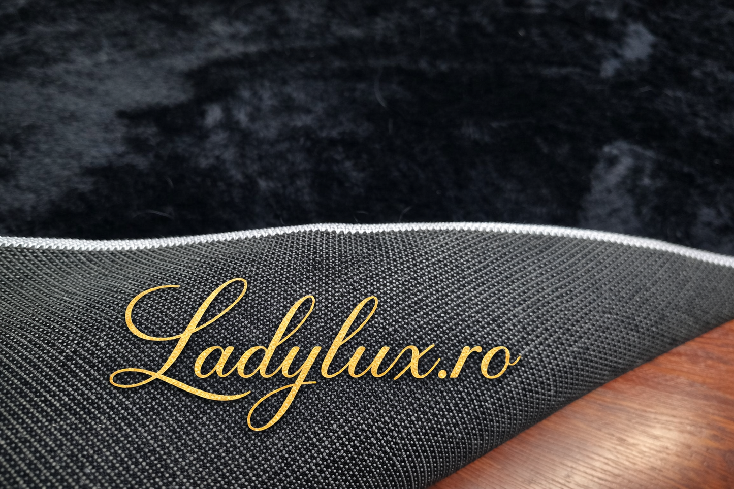 Traversă/Covor la Metru Liniar 100 cm Latime tip Blăniță Neagra, imitație blană de iepuraș, antiderapantă, moale și pufoasă, pentru hol și dormitor